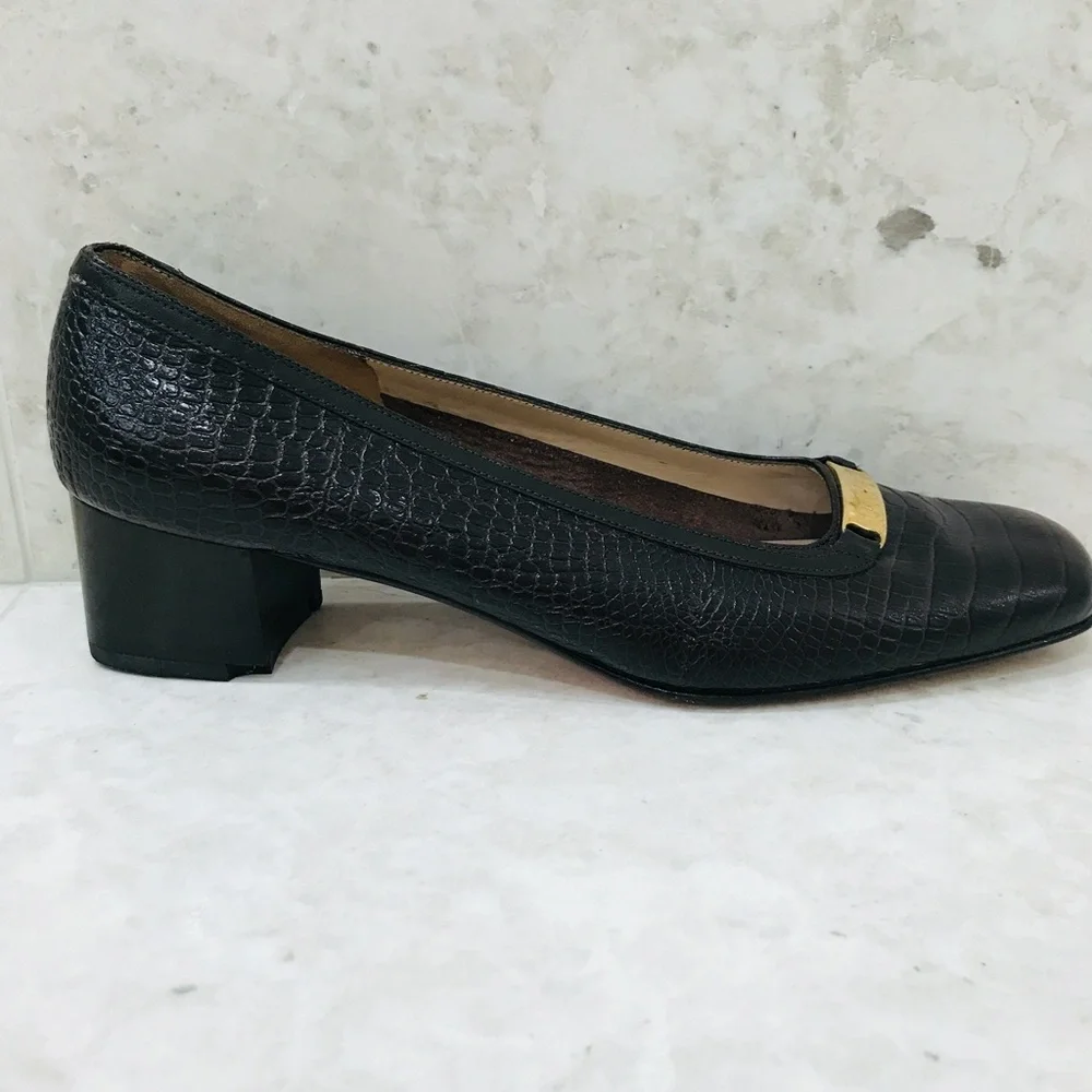 SALVATORE FERRAGAMO {8A2} Brown Embossed Leather Pumps - Picture 7 of 15